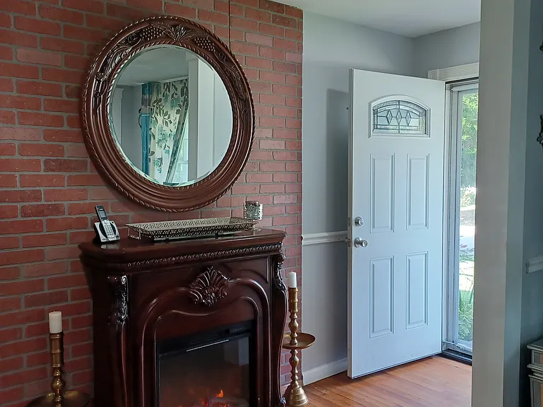 1241 Queen Anne Ave — Photo 2