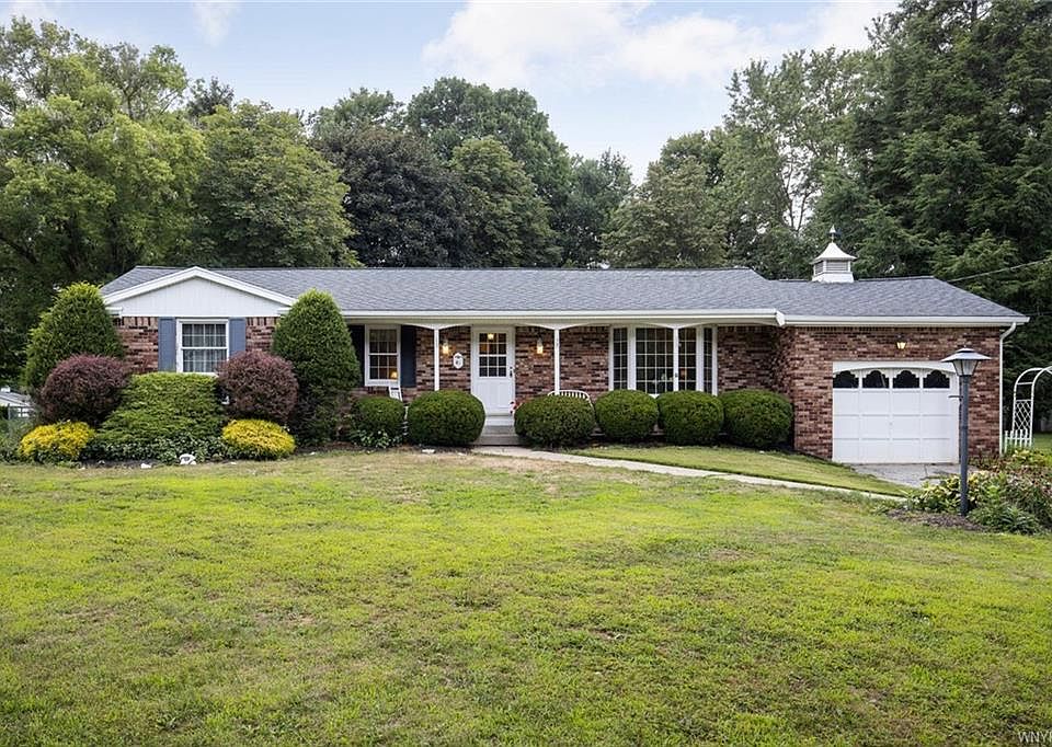 1st image of 61 Henry Dr