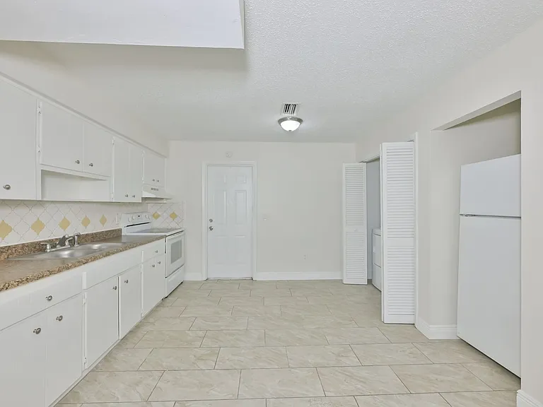 15616 Avalon Ave #1 — Photo 7