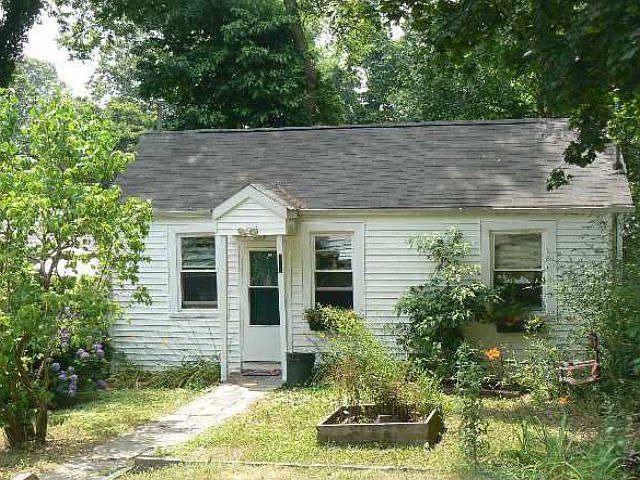 2nd image of 130 Halesite Dr