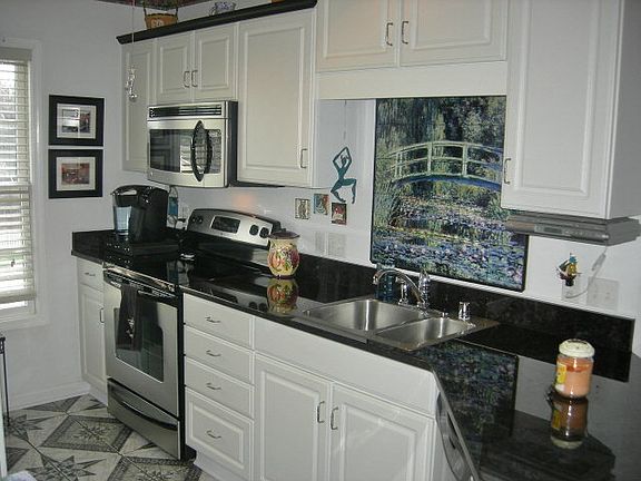 3rd image of 965 W 1st St