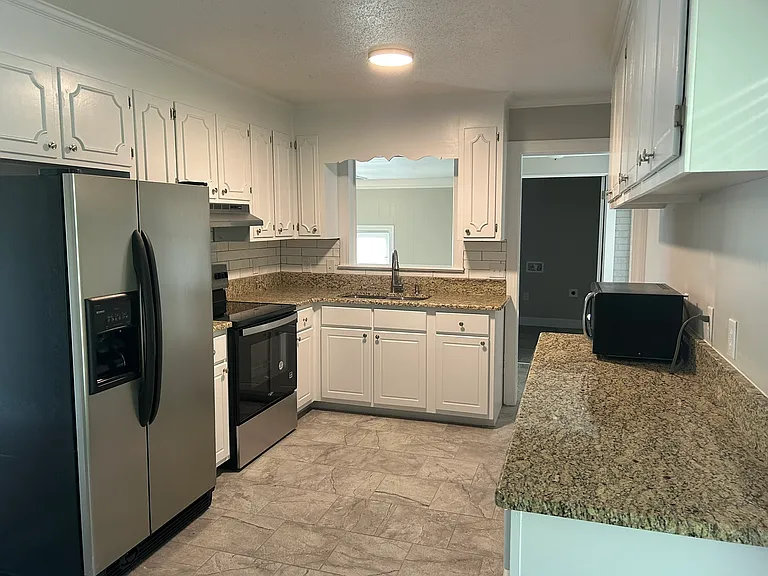3517 Northern Hills Dr — Photo 2