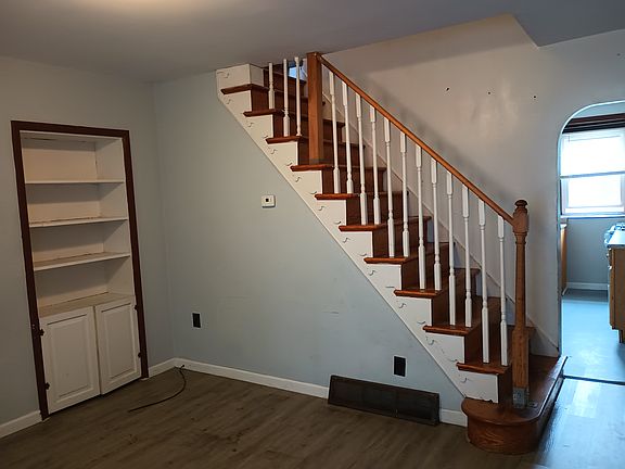5th image of 627 Summit St