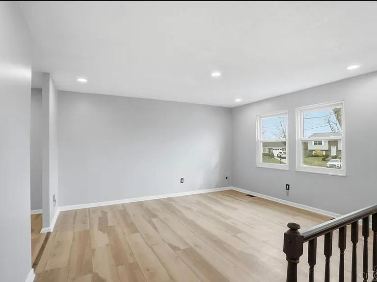 9925 Grasscreek Ct — Photo 4