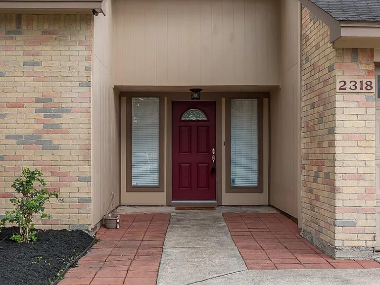 2318 Colonial Ridge Dr — Photo 4