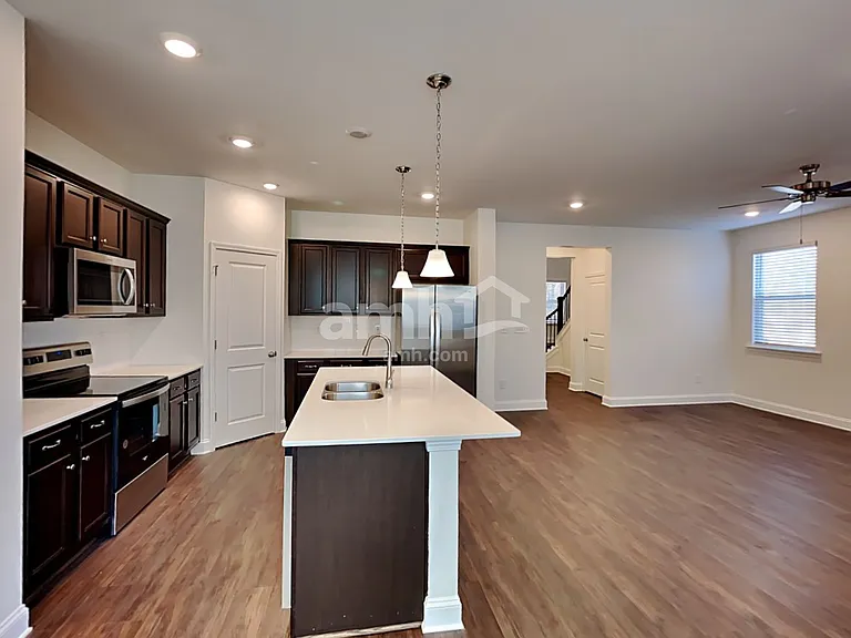 578 Rivermist Dr — Photo 3