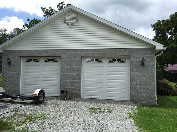 4th image of 206 E Walker St