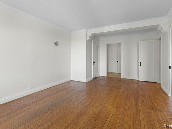4th image of 15 E Kirby St APT 722