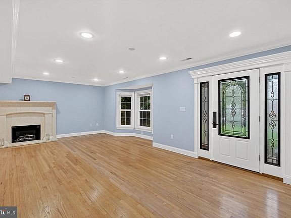 3rd image of 6212 Quebec Pl