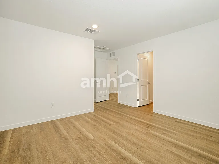 2248 Monroe Ave — Photo 15