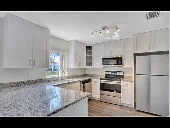 3rd image of 805 Latona Ave