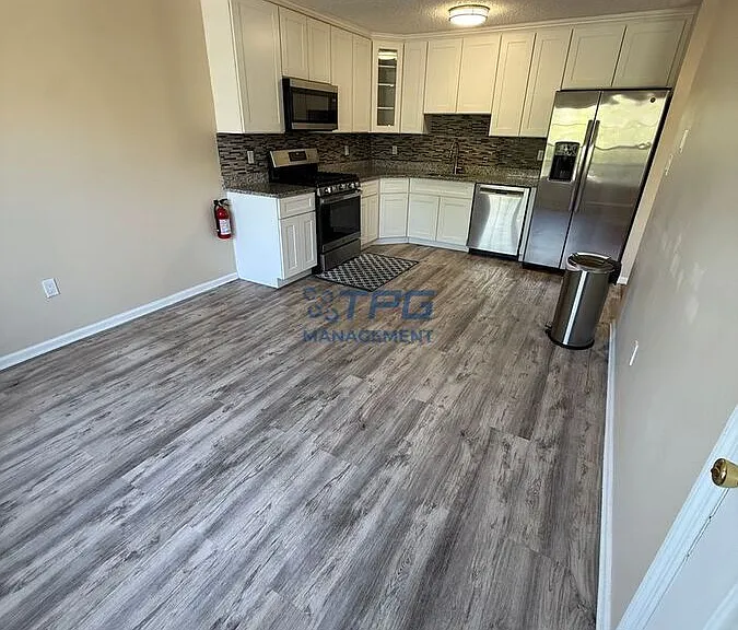 19 Newburgh Dr — Photo 2