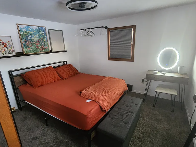 E Dakota St — Photo 2