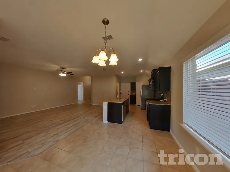 10020 Poinsett Way — Photo 7