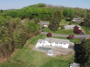 7 Oriel Ln, Rensselaer, NY 12144