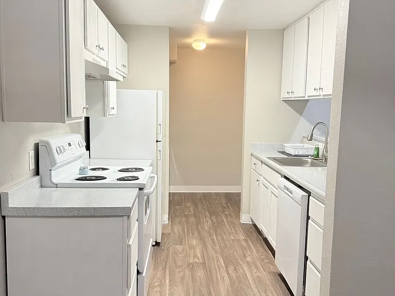 16920 SE Powell Blvd #24 — Photo 7