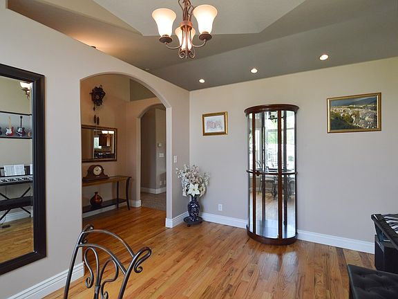3rd image of 116 Fair Hills Cir