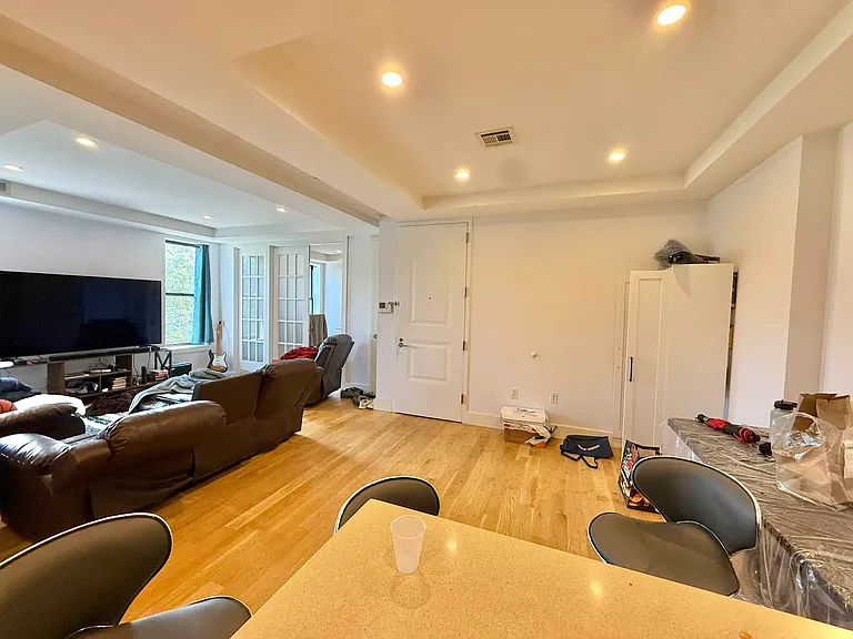 951 Prospect Pl #3L — Photo 2
