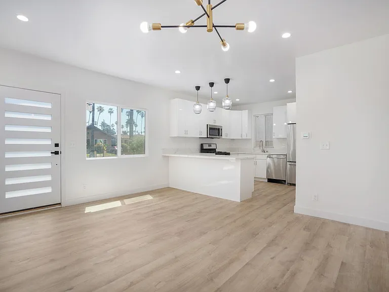 5121 Cimarron St — Photo 4