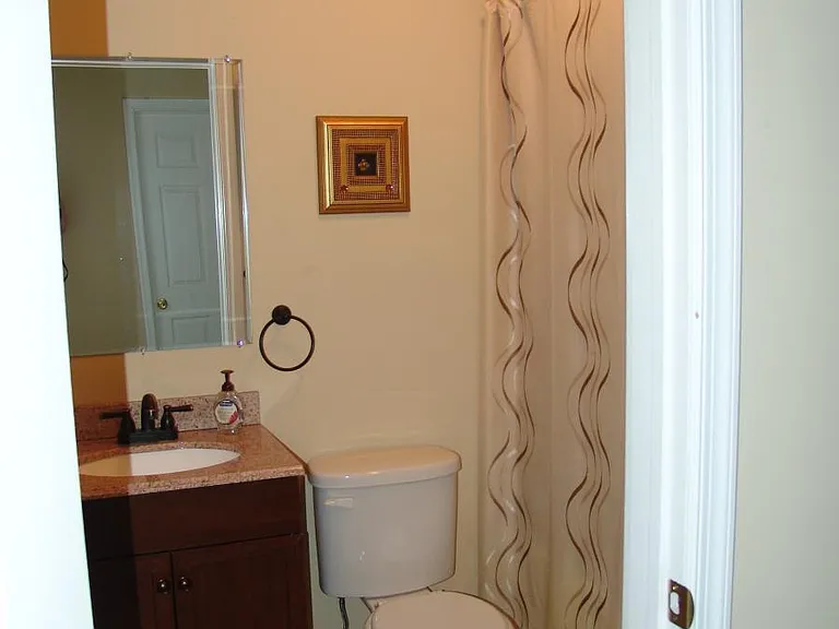 2278 Traylor Ave — Photo 6