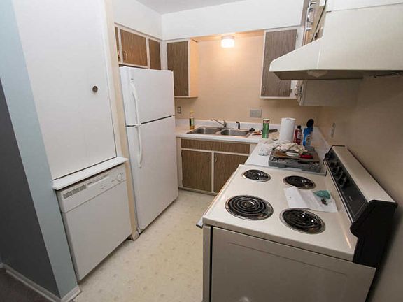 3rd image of 616 Lynn Ave Unit 32