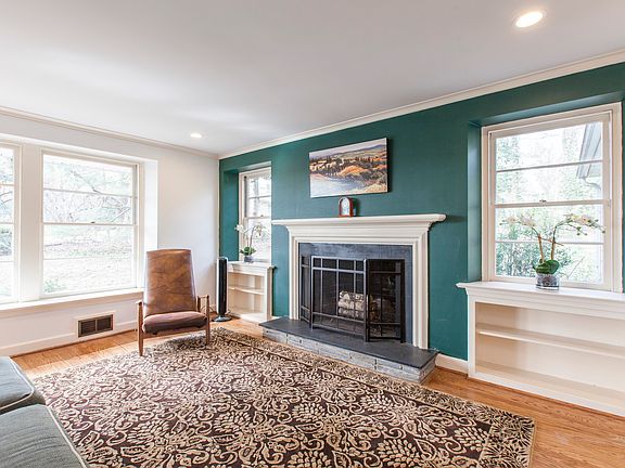 4th image of 1005 Woodcircle Dr