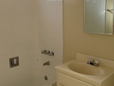 4th image of 616 W 94th St APT 4