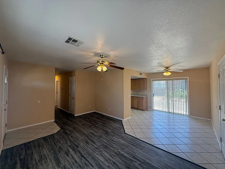 3468 Calumet Ave — Photo 3