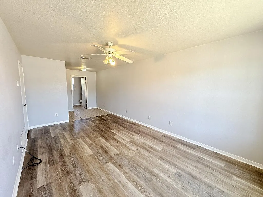 2807 Cantabrian Dr. — Photo 2