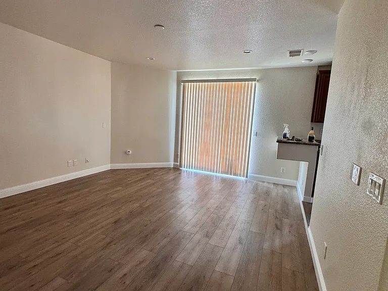 22519 S 6th St — Photo 3