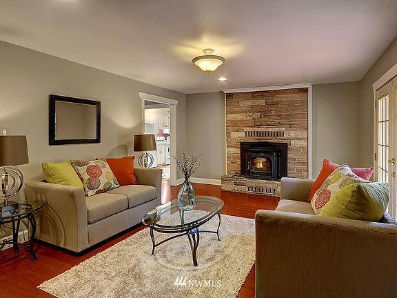 3rd image of 2575 Shanda Lane NE