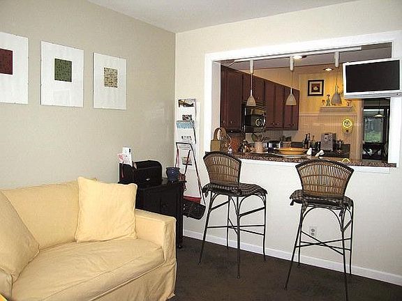 5th image of 11 Longbow Ct