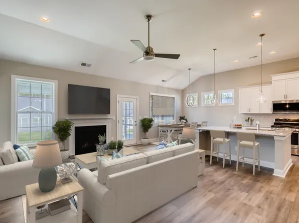 8344 Acadia Pkwy, Sherrills Ford, NC 28673