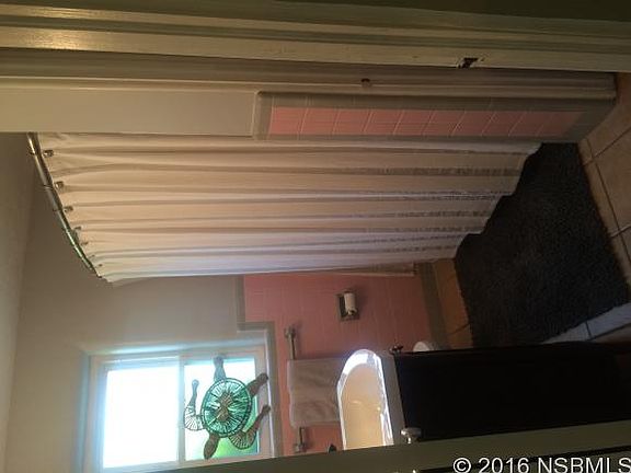 4th image of 920 E 2nd Ave