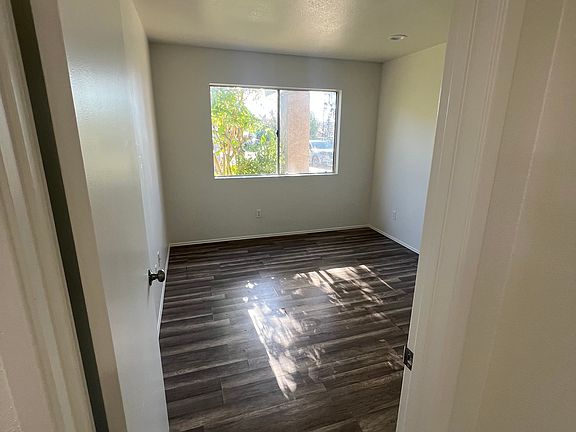 5th image of 1376 Corbie Cir