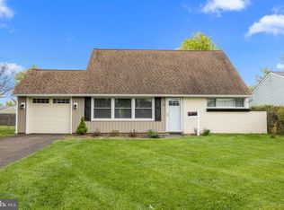 74 Indian Red Rd, Levittown, PA 19057