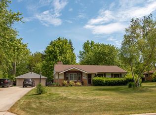 5070 S Brookdale Dr, Greenfield, WI 53228