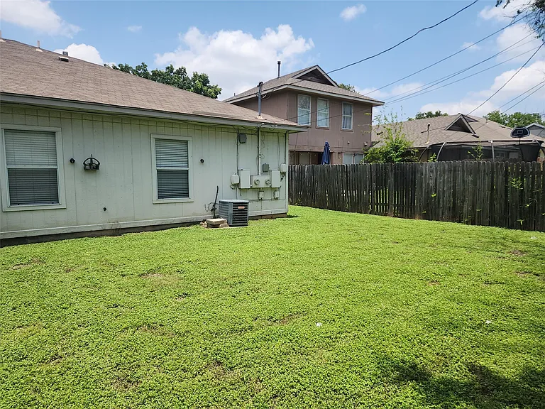 503 Gregory Ct — Photo 36