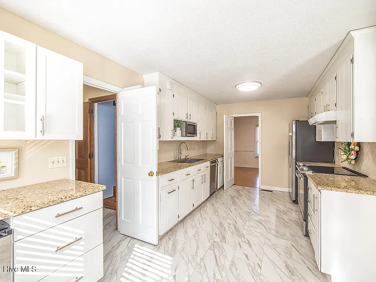 310 R L Honeycutt Dr — Photo 15