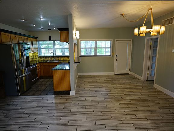 5th image of 2514 Illinois St