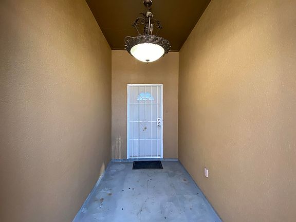 4th image of 3903 Feather St