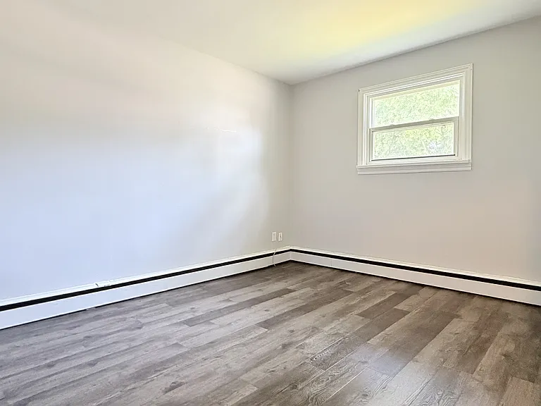 537 Confederation St #1 — Photo 6