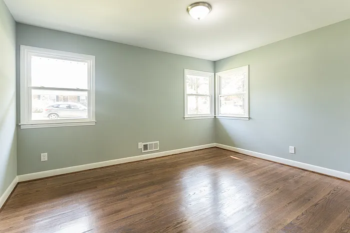 204 W Johnson St — Photo 9
