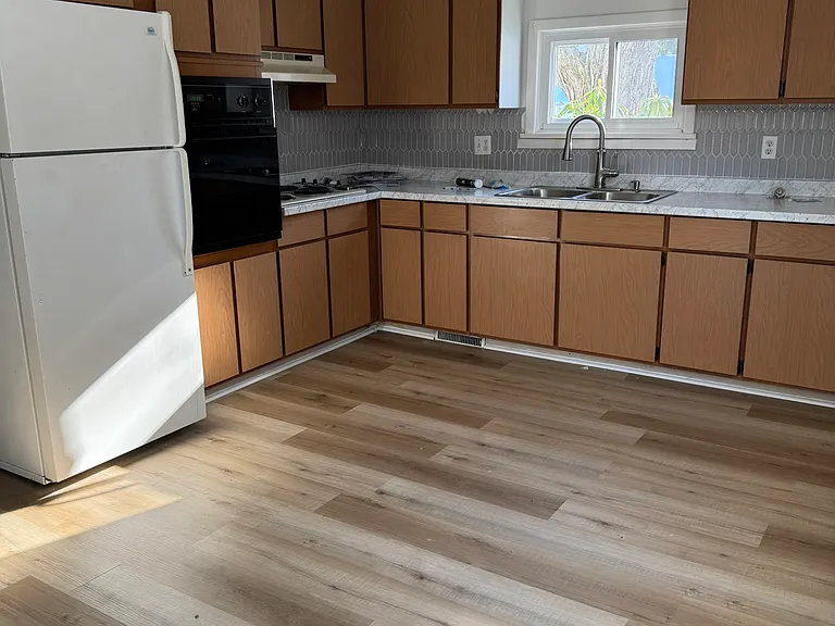 109 E Park Ave — Photo 3
