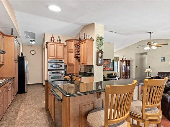3rd image of 1870 E Crowley Cir