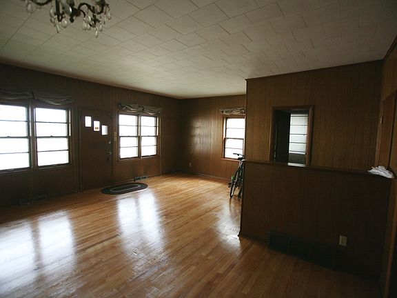 3rd image of 406 N Thompson St