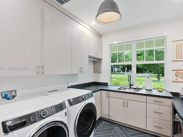 9301 SW 93rd Ave #1 — Photo 51