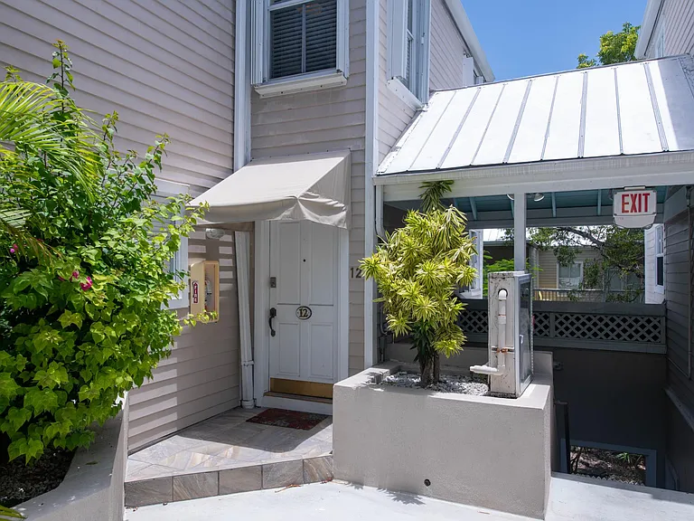 1075 Duval St #R12 — Photo 34
