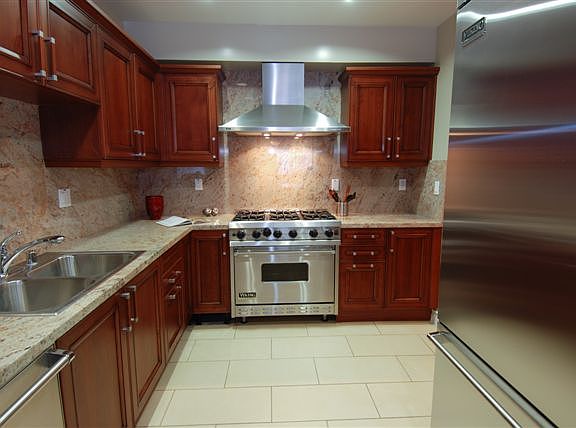 5th image of 11911 Mayfield Ave #Penthouse 6