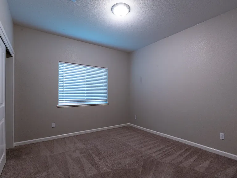 814 Courtney Ct — Photo 19